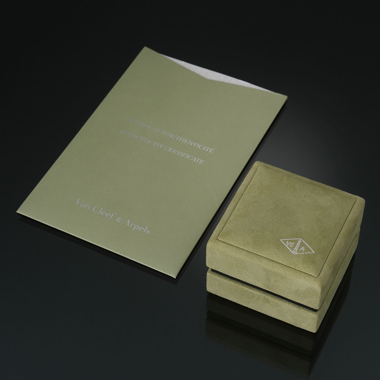 VAN CLEEF & ARPELS(USED)반클리프 커넬리언 스위트 알함브라 이어링 ARN68000
